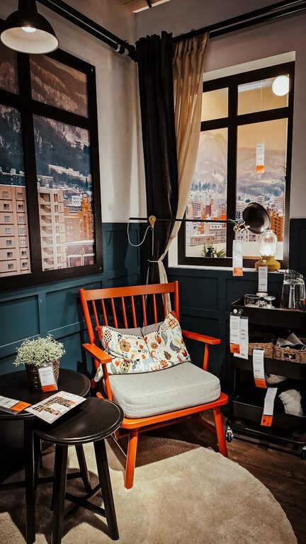 Jak efektywnie zorganizować przestrzeń w małym mieszkaniu dla większego komfortu